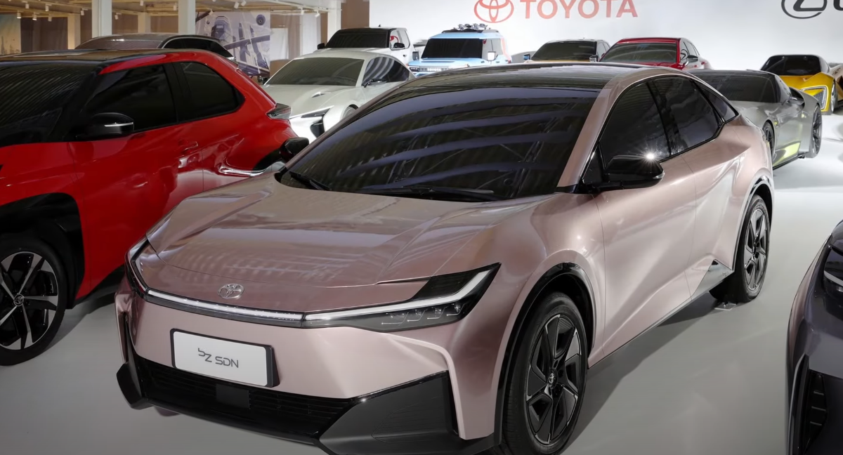 Новый электрический седан Toyota станет бюджетным конкурентом Tesla Model 3
