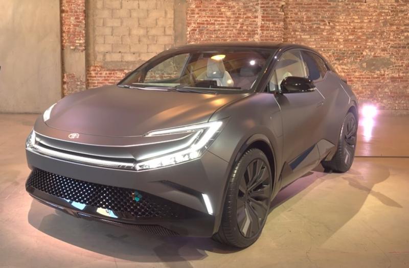 Тойота представила второй прототип электромобиля