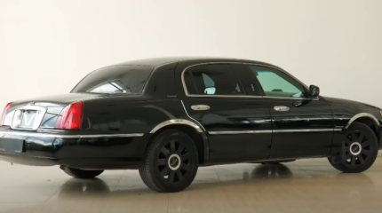 Lincoln Town Car III – рамный седан с надежностью грузовика