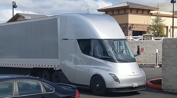 Первый электрический грузовик Tesla Semi наконец передан Pepsi