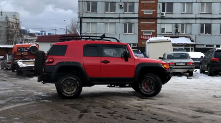 Toyota FJ Cruiser выглядит как игрушка, но это настоящий внедорожник