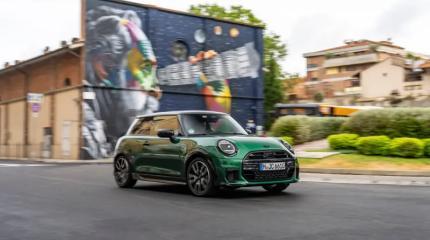 Новый дизайн при старой динамике: Mini презентовала Cooper S в стиле JCW