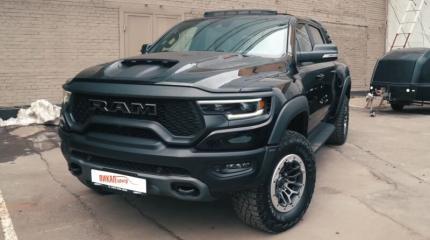 RAM 1500 – монструозный пикап для больших людей