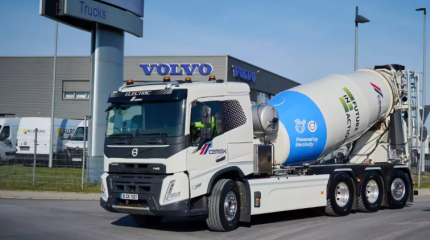 Volvo Trucks поставила заказчику свой первый большегрузный электрический автобетоносмеситель