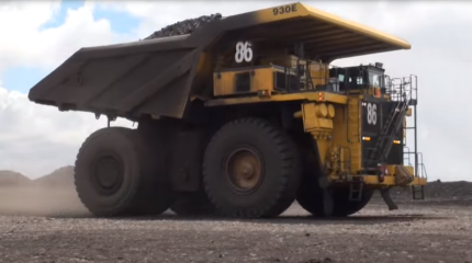 Карьерный самосвал Komatsu 930E-4, поменявший правила игры в горнодобывающей индустрии