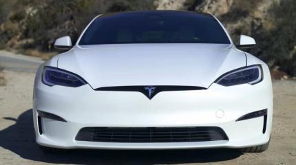 Теперь все Tesla Model S Plaid выпускаются со спортивными сиденьями