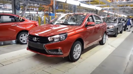 АвтоВАЗ сегодня запустил конвейер по выпуску LADA Vesta, но машин всем не хватит