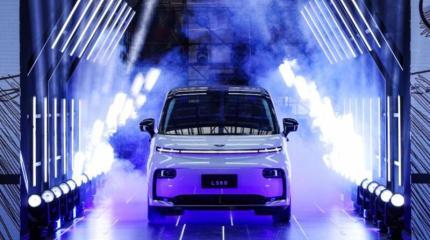 Стал известен запас хода электрического Geely LEVC 380 — минивэн не оправдал свое прозвище «Аэробус»