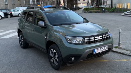 В России появился первый обновленный кроссовер Dacia Duster