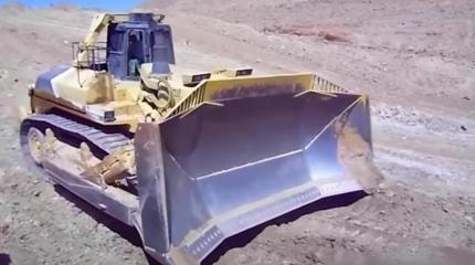 Komatsu D575A – самый большой на Земле бульдозер и его конкуренты