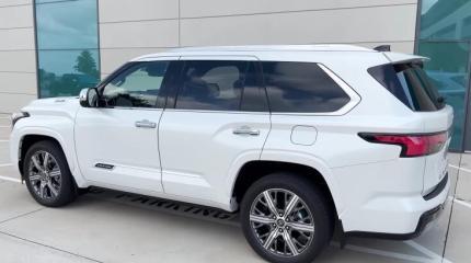 Toyota Sequoia 2023 года выпуска уже в России