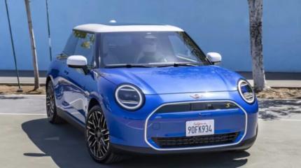 Электрический Mini Cooper с огромным круглым экраном: первые фотографии