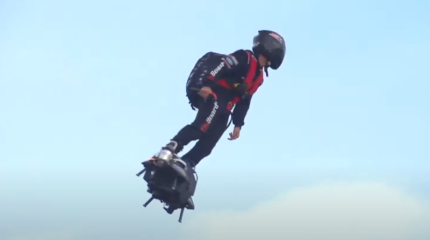 Flyboard Air – летающая реактивная доска уже реальна и продается всем желающим