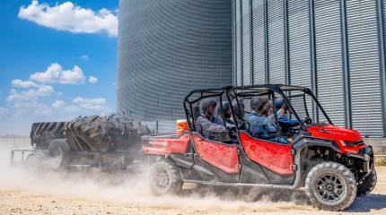 Honda Pioneer 1000-6 Deluxe Crew – шестиместный транспорт для бездорожья