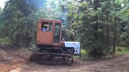 Оживление и испытания смешного гусеничного трактора из СССР