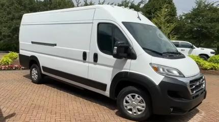 Ram ProMaster EV 2024: электрический фургон, который меняет правила игры