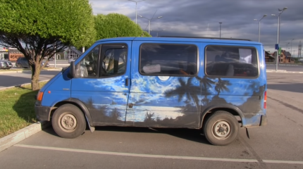 Ford Transit из 90-х: повороты ему не мешают