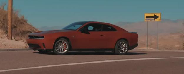 Электрический Dodge Charger Daytona сможет стать кабриолетом