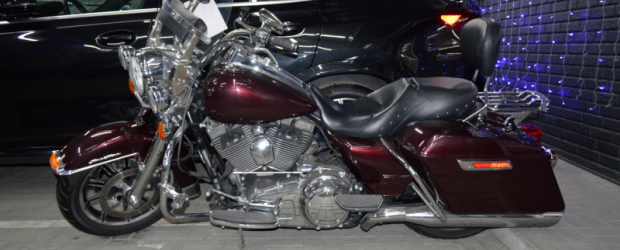 Harley-Davidson FLHR Road King - chiếc môtô “sắt” đích thực