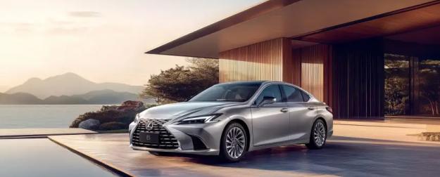 Lexus представил фейслифт модели ES