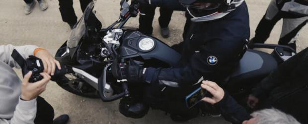 O Magic Button da BMW Motorrad leva o controle da moto a um novo nível