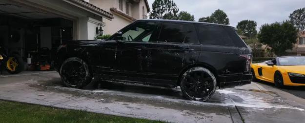 Восстановление разбитого Range Rover – спасет ли маленький пробег ситуацию? Восстановление разбитого Range Rover – спасет ли маленький пробег ситуацию?