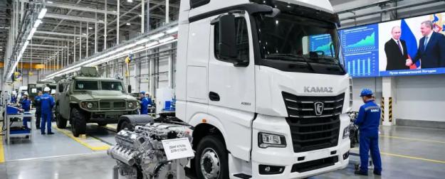 Свой двигатель, свой БТР, свой флот: как КамАЗ заместил Volvo и Daimler за два месяца