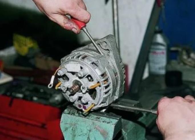 Otomotiv jeneratörü - kendin yap revizyonu ve onarımı
