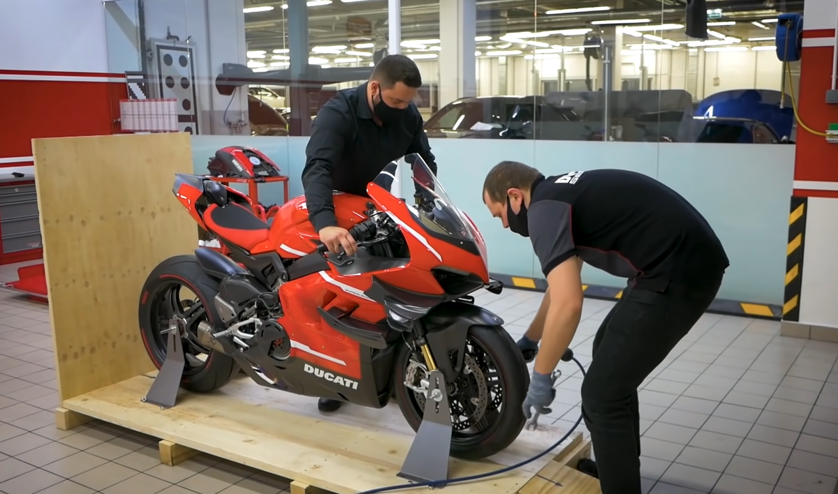 Ducati будет делать электрические супербайки с 2023 года