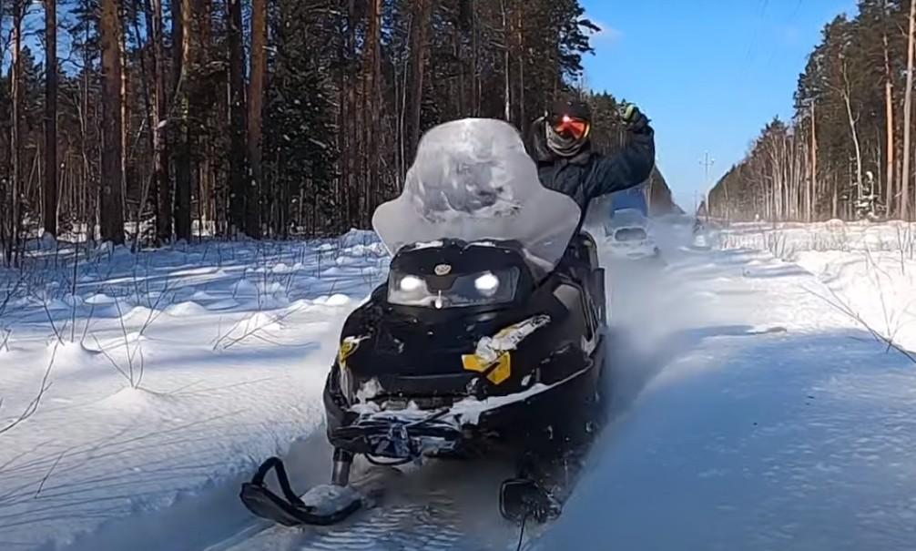 Leader ou Burlak, Taiga ou Stels - escolha um snowmobile prático