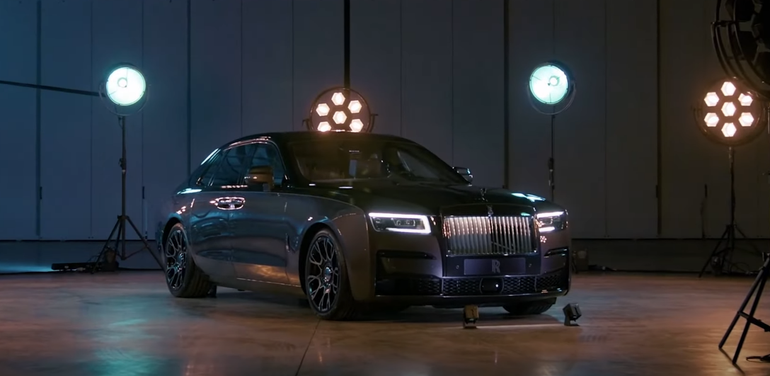 Rolls-Royce Ghost Black Badge phiên bản 2022 sẽ còn mạnh mẽ hơn