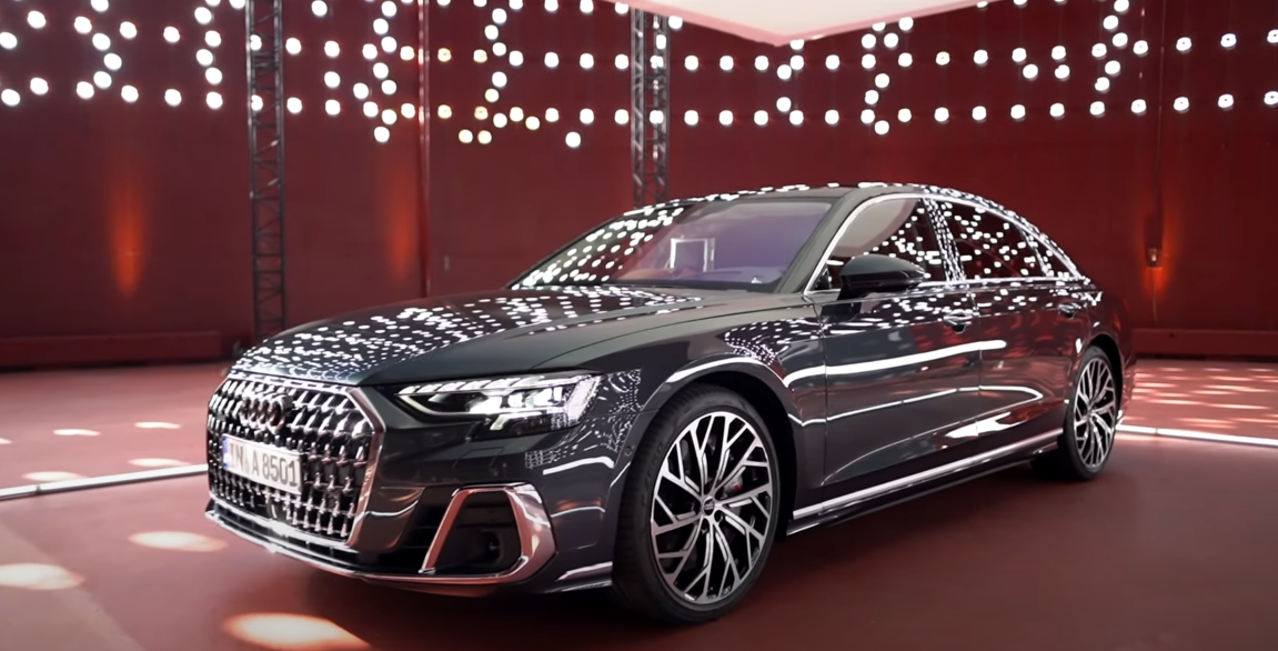 Представлена обновленная Audi A8 – седан стал еще роскошнее
