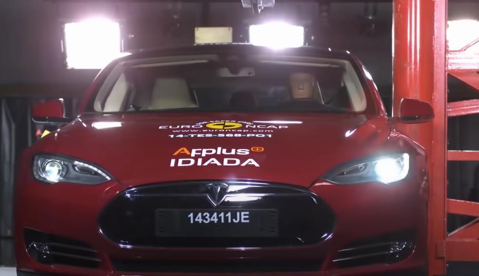 Tesla Model 3 не только инновационная, но и самая безопасная