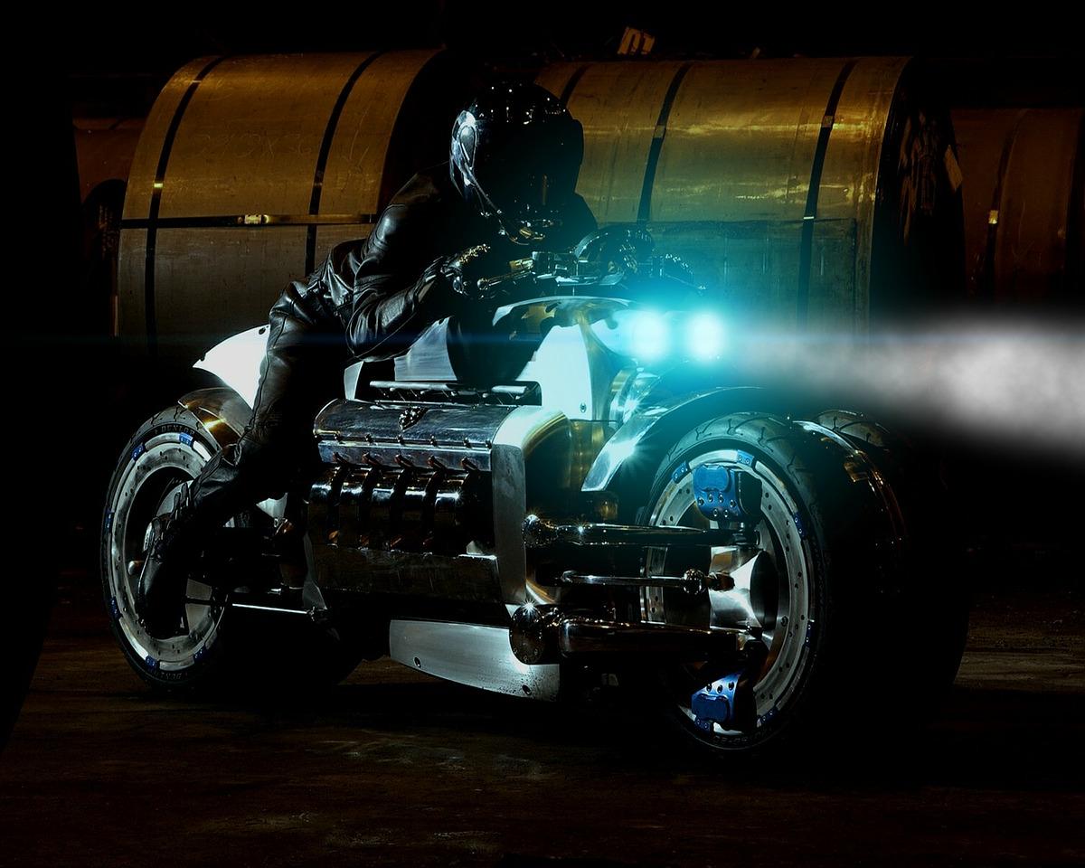 "Çelik Çılgınlığı" Dodge Tomahawk Konsept Motosiklet