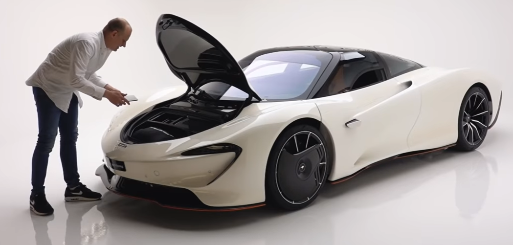 Üç kişilik McLaren hibrit süper otomobil - 400 km / s kazanan bir otomobilin incelemesi