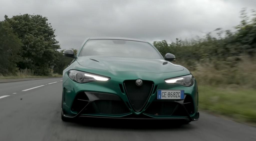 Alfa Romeo Giulia GTAm разгоняется до 250 км/ч