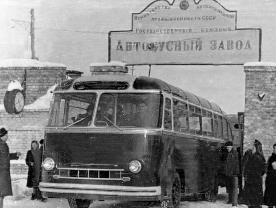 ЛАЗ-695: самый массовый пассажирский автобус в мире