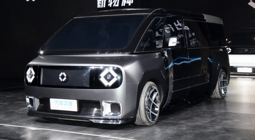 Yeni elektrikli arabalar IT Box - taksiler ve araba paylaşımı için tasarlandı