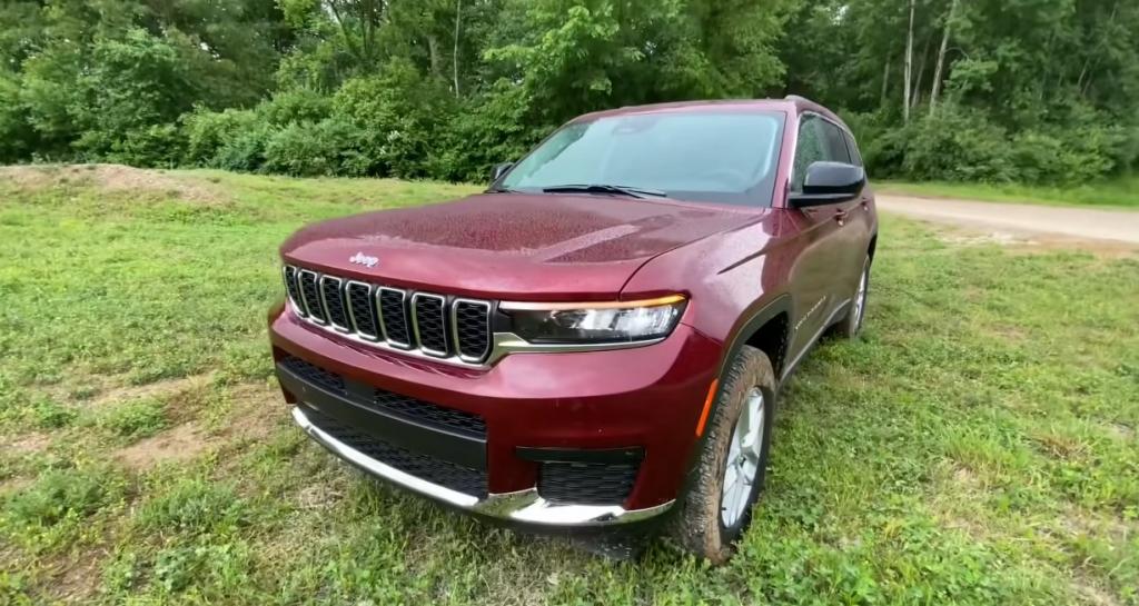 Jeep Grand Cherokee L 2022 года получит три дополнительных экрана