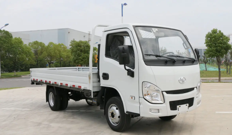 UAZ Profi'den daha iyi ve üç kat daha ucuz - Çin kamyonu SAIC S70