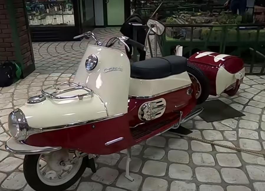 Cezeta 501 ve 502, SSCB'de satılan en şık scooterlardır.
