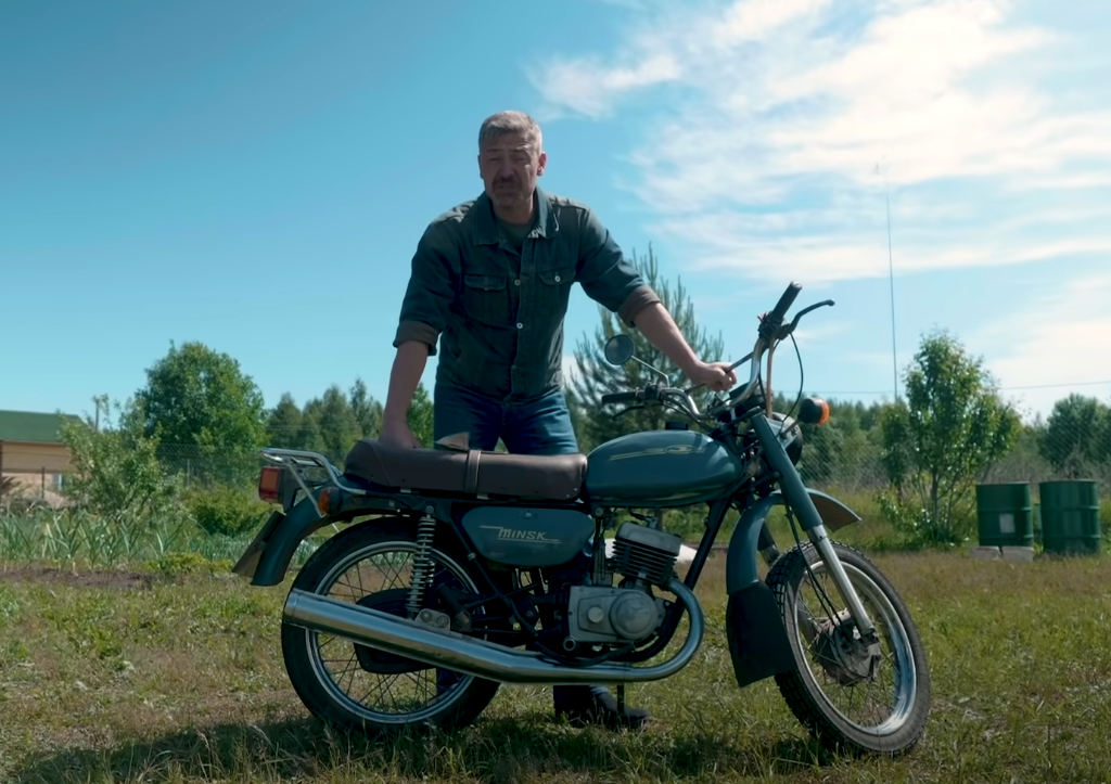 Eski Sovyet motosikleti Minsk-125 - gençliğe dönüş!
