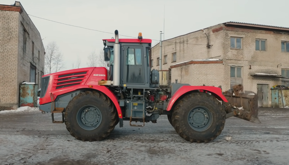Самый большой серийный трактор на колесах в России – Кировец К-744