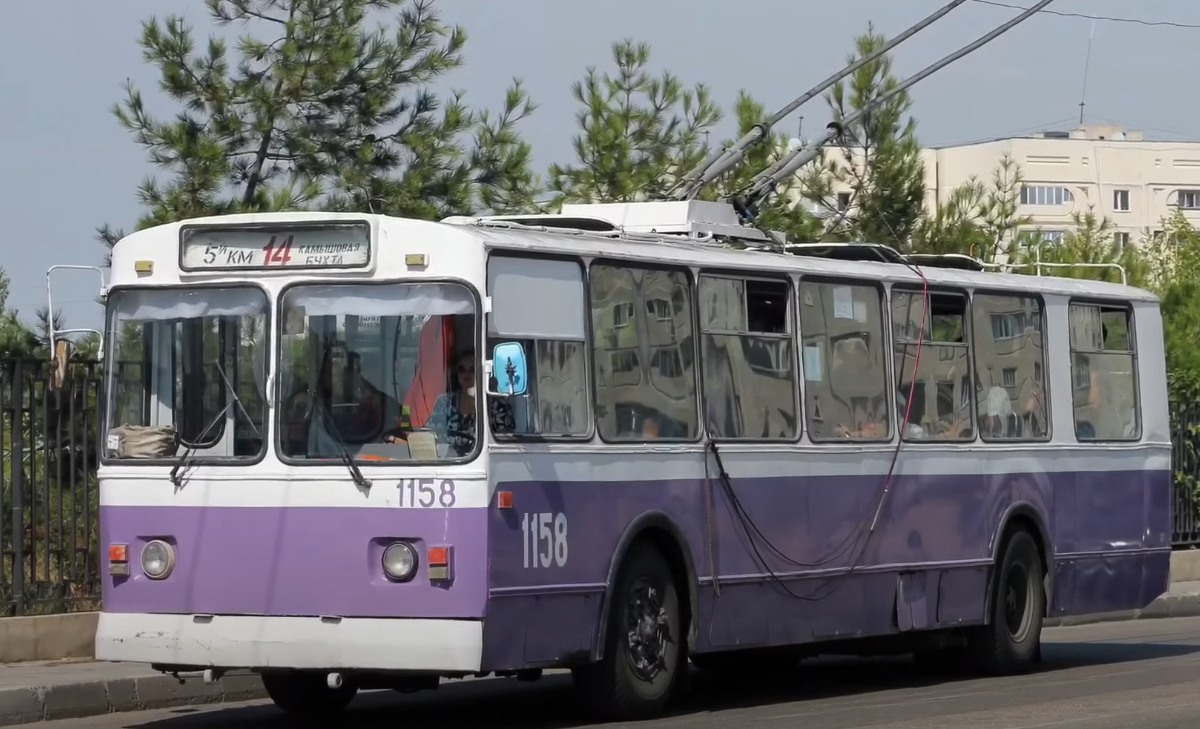 ZiU-682 - sık sık otobüs durağında beklediğimiz bir Sovyet troleybüs