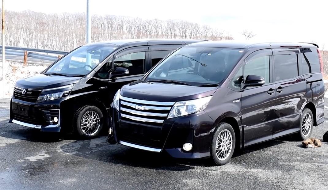 Yeni Toyota Noah ve Voxy - geniş bir aile için minivanlar