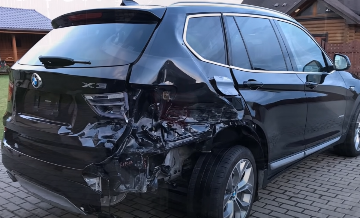 Мастер восстановил BMW X3 после аварии