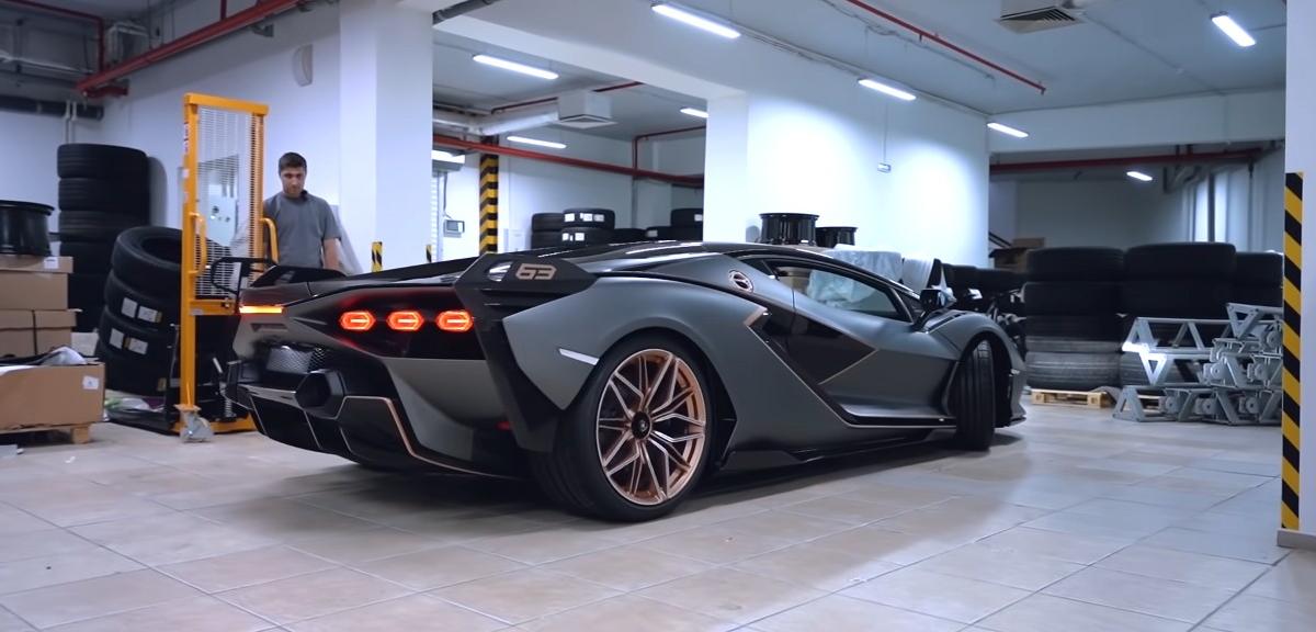 Lamborghini, benzinle çalışan en yeni süper otomobili piyasaya sürdü