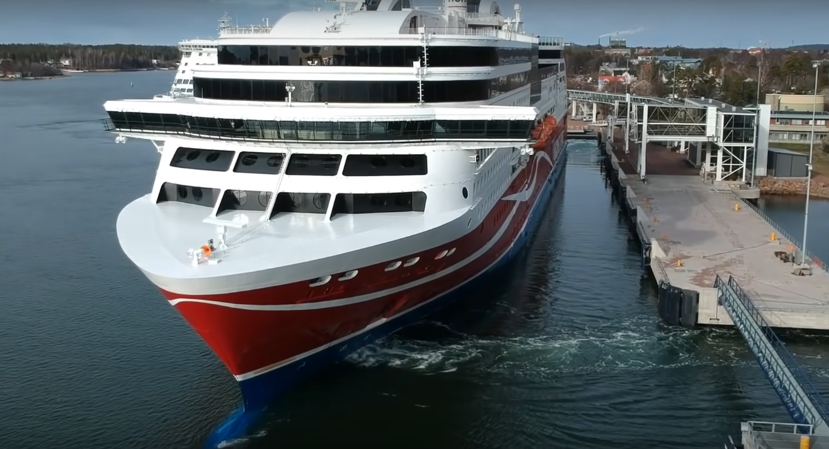 Ferry Viking Grace - big and eco-friendly