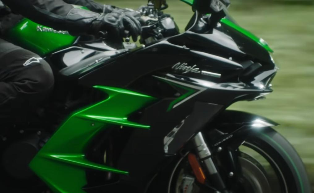 Обновленный Kawasaki Ninja H2 SX получит интеллектуальную систему поддержки водителя