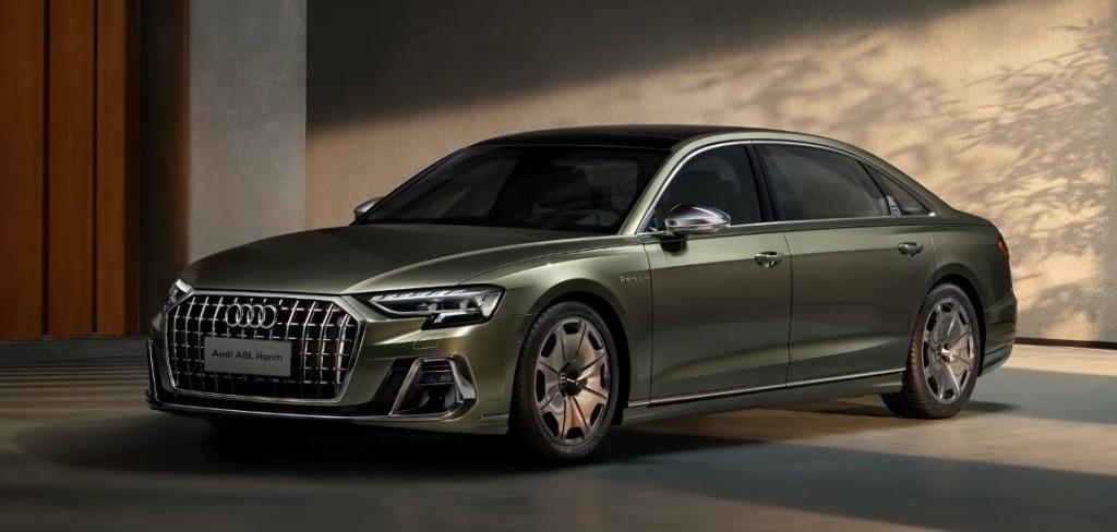 Обновленный Audi S8 2022 подешевел на 12600 долларов